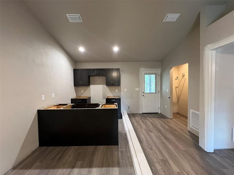 For Rent: $1,200 (1 beds, 1 baths, 500 Square Feet)