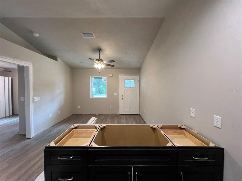 For Rent: $1,200 (1 beds, 1 baths, 500 Square Feet)