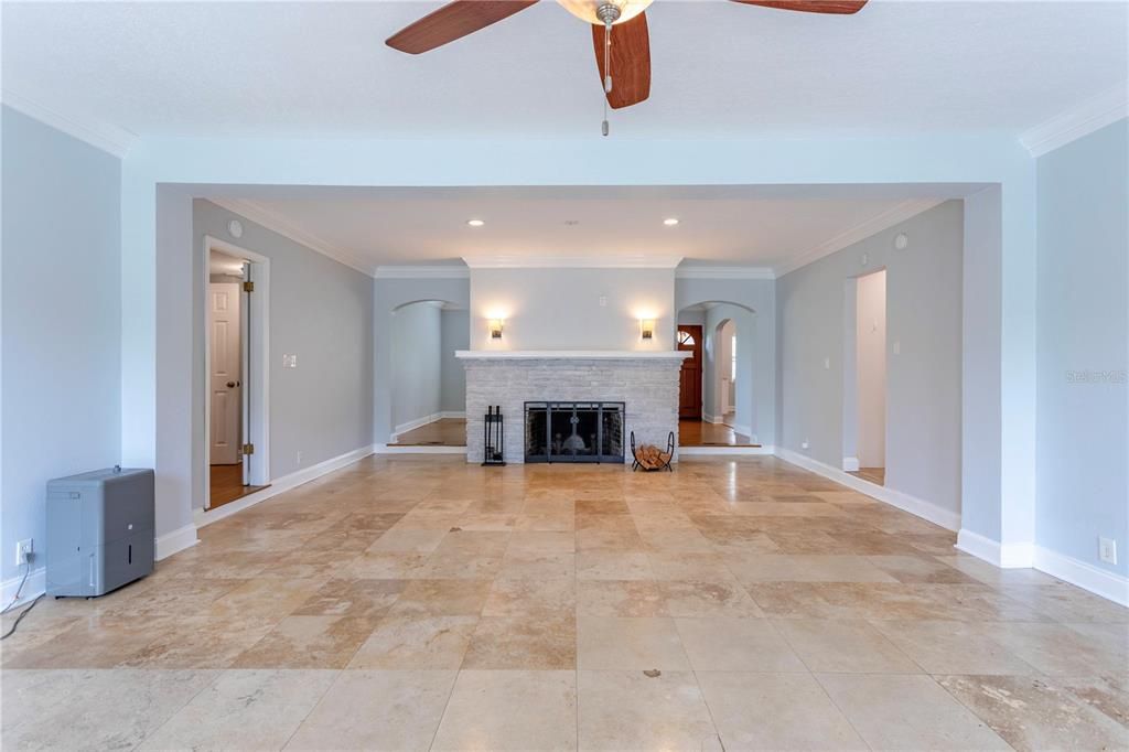 En Venta: $725,000 (3 camas, 2 baños, 2154 Pies cuadrados)