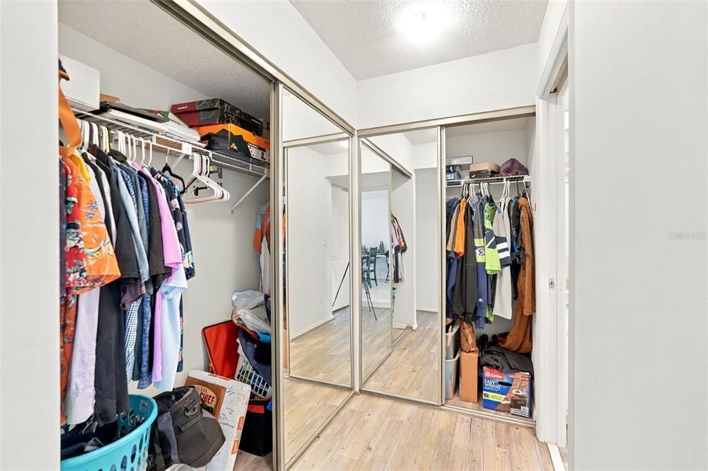 На продажу: $219,900 (2 спален, 2 ванн, 1032 Квадратных фут)