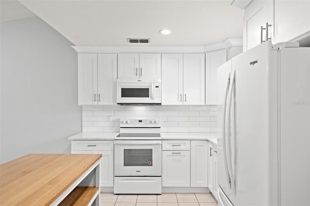 For Rent: $1,800 (2 beds, 1 baths, 804 Square Feet)