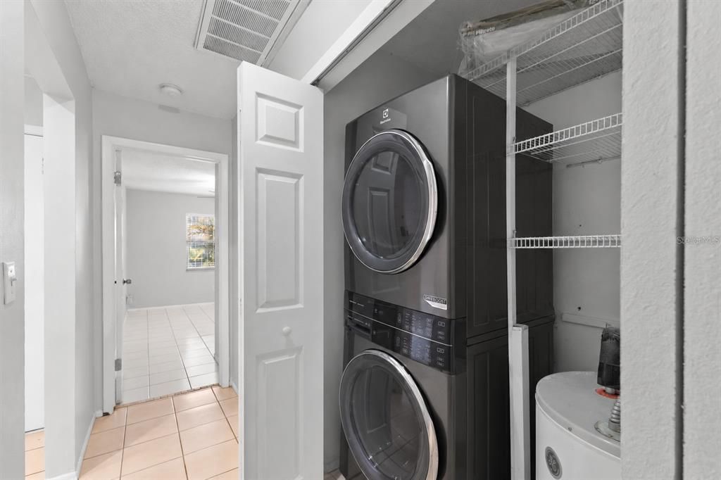 For Rent: $1,800 (2 beds, 1 baths, 804 Square Feet)
