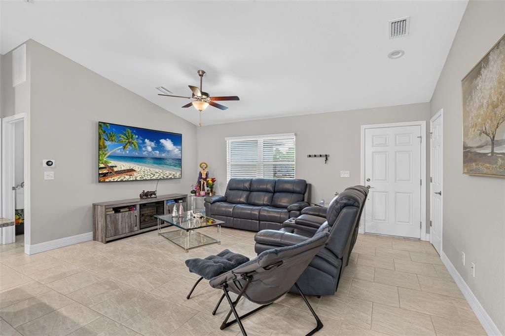 For Sale: $324,500 (3 beds, 2 baths, 1436 Square Feet)