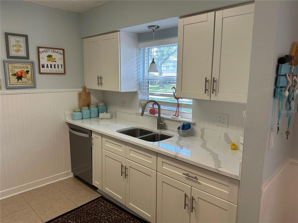For Rent: $2,300 (2 beds, 2 baths, 954 Square Feet)