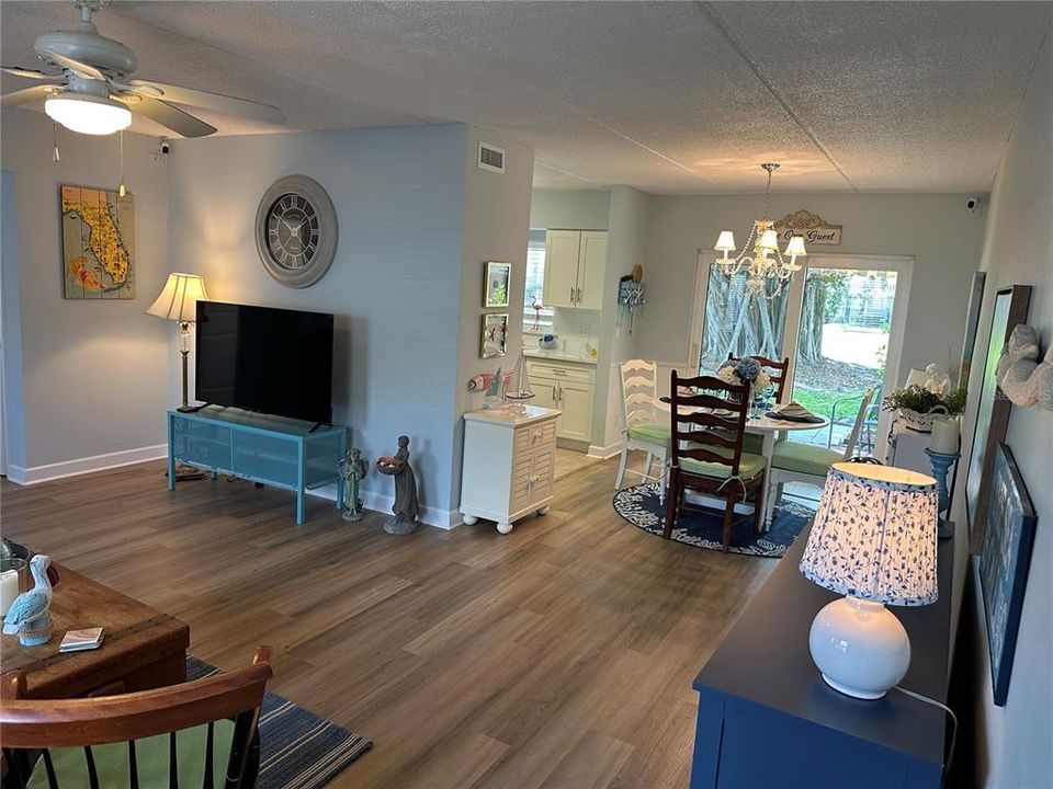 For Rent: $2,300 (2 beds, 2 baths, 954 Square Feet)