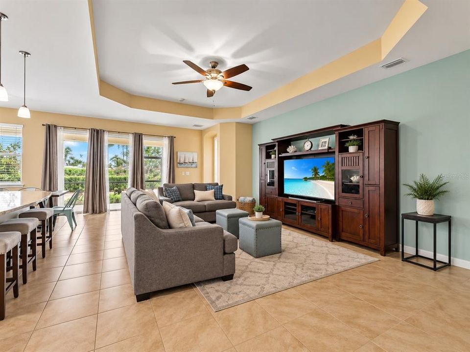 En Venta: $384,900 (4 camas, 3 baños, 2422 Pies cuadrados)
