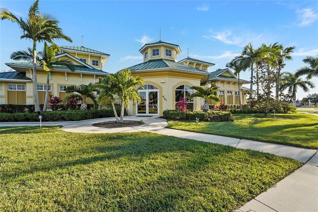 En Venta: $384,900 (4 camas, 3 baños, 2422 Pies cuadrados)