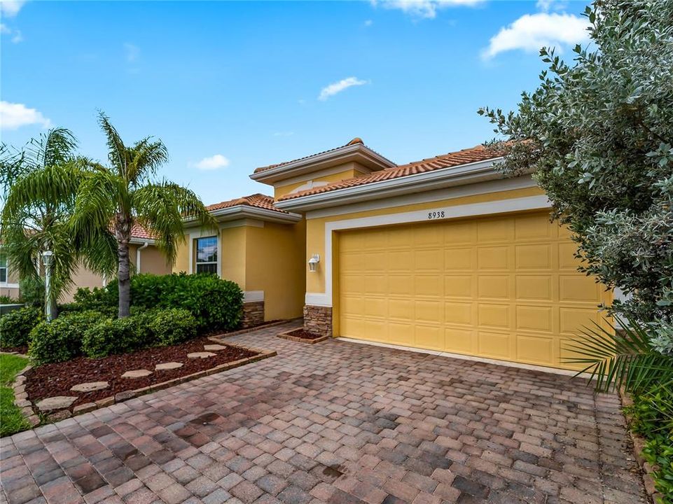 En Venta: $384,900 (4 camas, 3 baños, 2422 Pies cuadrados)