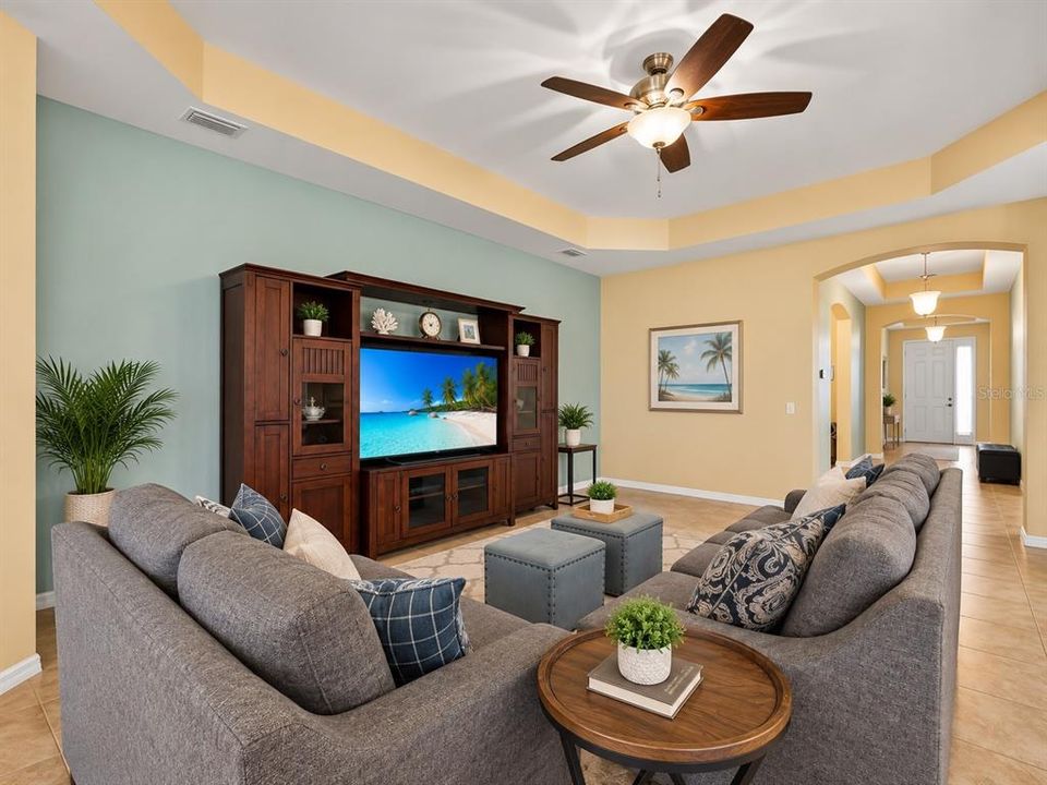 En Venta: $384,900 (4 camas, 3 baños, 2422 Pies cuadrados)
