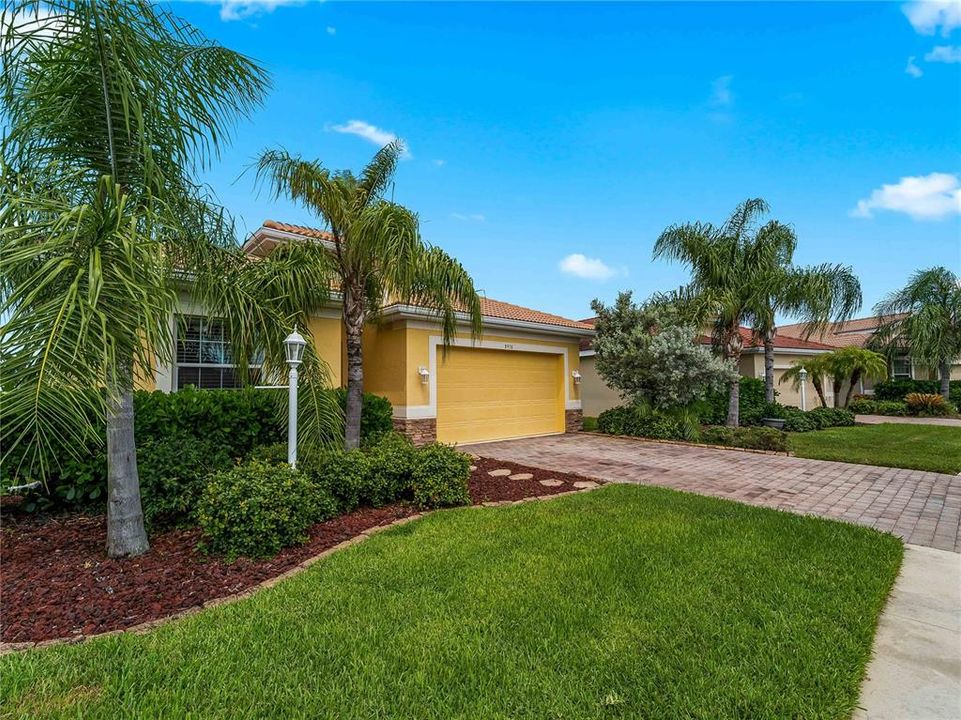 En Venta: $384,900 (4 camas, 3 baños, 2422 Pies cuadrados)