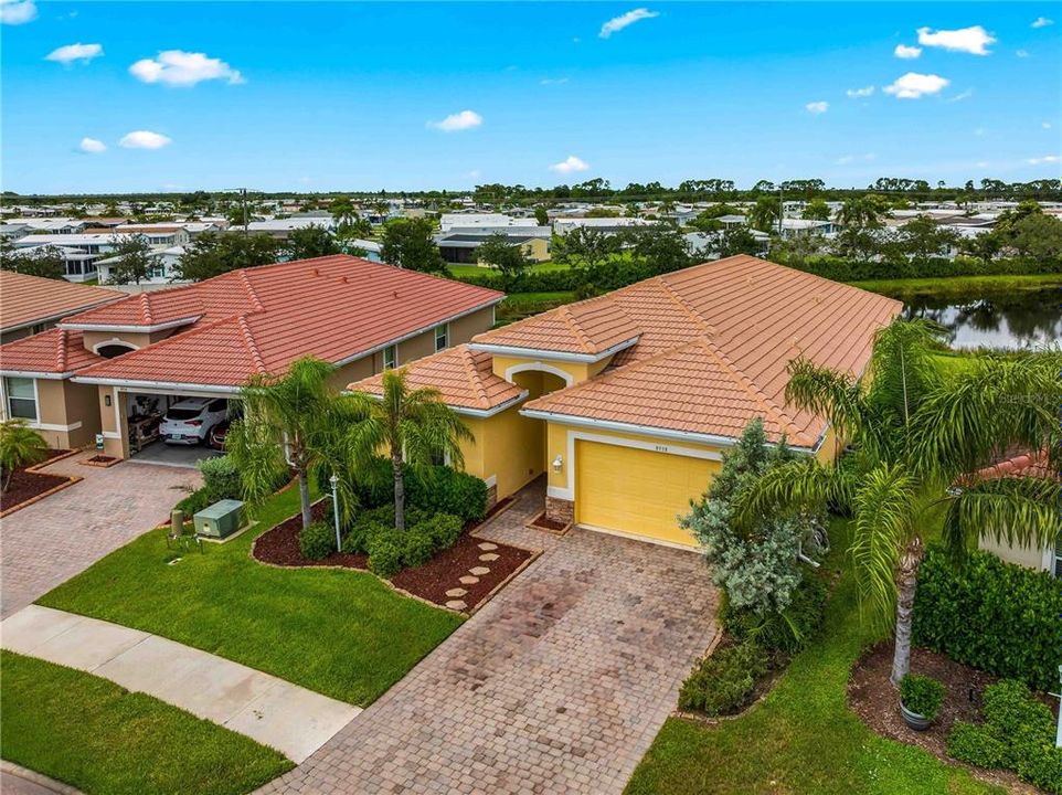 En Venta: $384,900 (4 camas, 3 baños, 2422 Pies cuadrados)