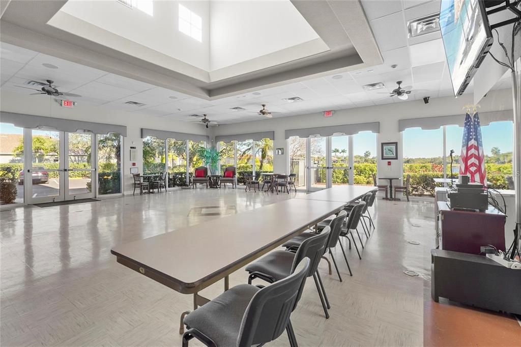 En Venta: $384,900 (4 camas, 3 baños, 2422 Pies cuadrados)