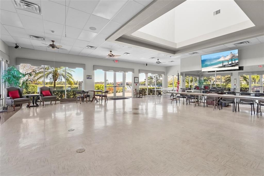 En Venta: $384,900 (4 camas, 3 baños, 2422 Pies cuadrados)