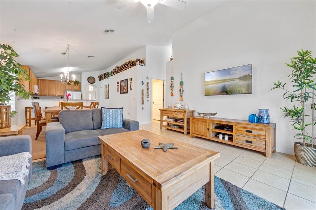 En Venta: $449,880 (4 camas, 3 baños, 2165 Pies cuadrados)