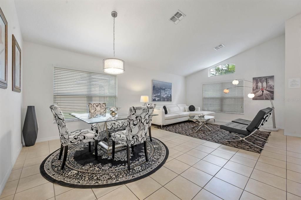 En Venta: $449,880 (4 camas, 3 baños, 2165 Pies cuadrados)