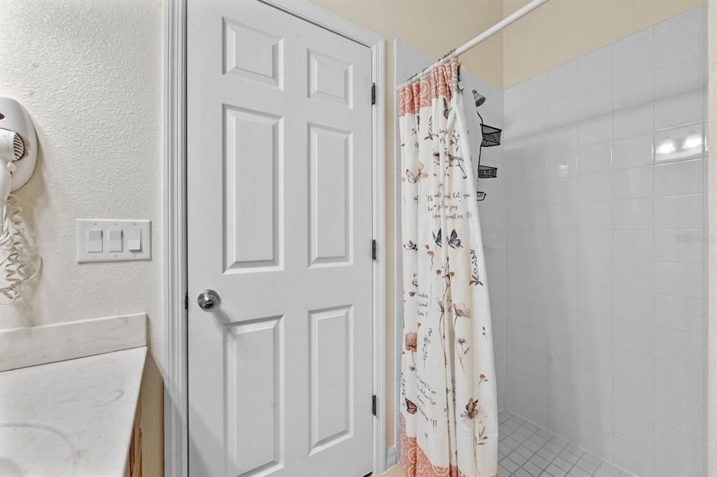 En Venta: $449,880 (4 camas, 3 baños, 2165 Pies cuadrados)