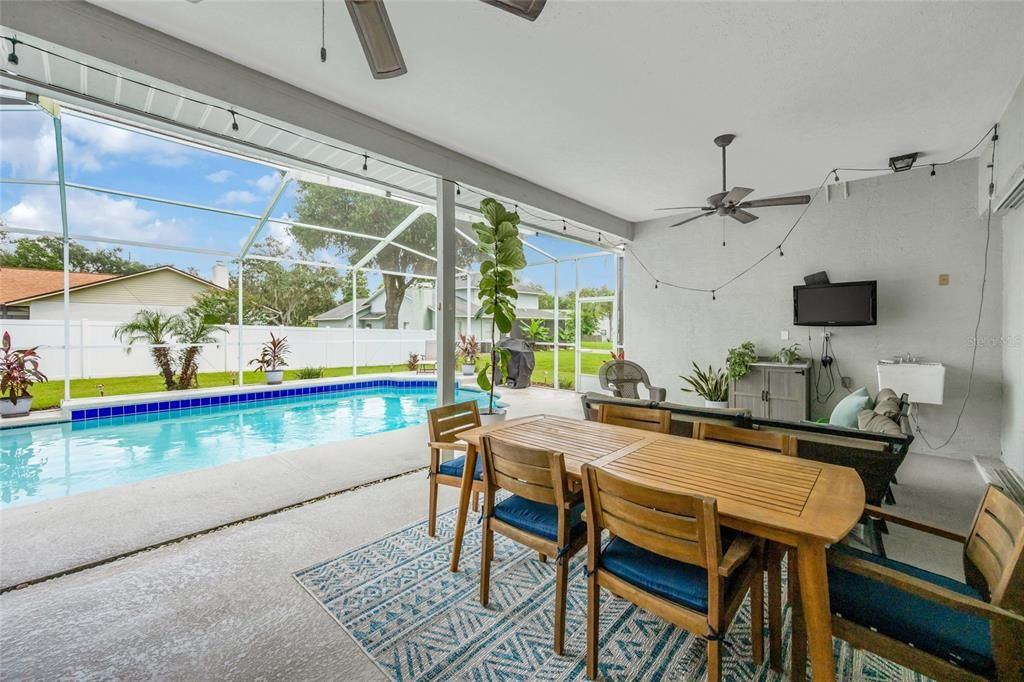 En Venta: $525,000 (4 camas, 2 baños, 2433 Pies cuadrados)