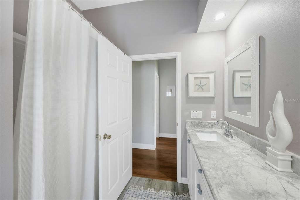 En Venta: $525,000 (4 camas, 2 baños, 2433 Pies cuadrados)
