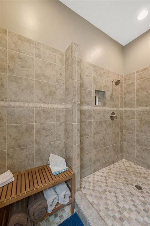 En Venta: $525,000 (4 camas, 2 baños, 2433 Pies cuadrados)