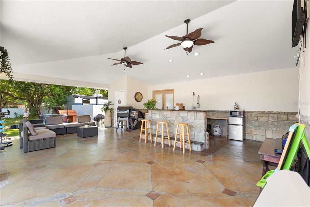 For Sale: $795,000 (5 beds, 3 baths, 3104 Square Feet)