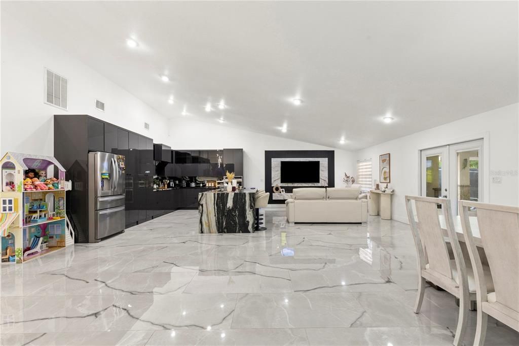 For Sale: $795,000 (5 beds, 3 baths, 3104 Square Feet)