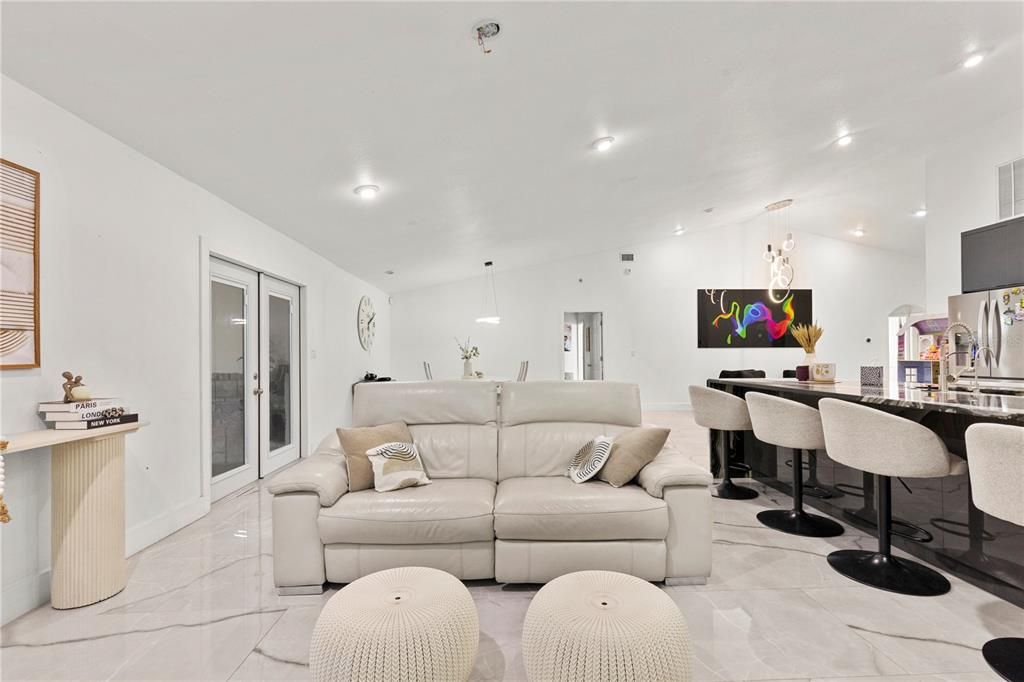 For Sale: $795,000 (5 beds, 3 baths, 3104 Square Feet)