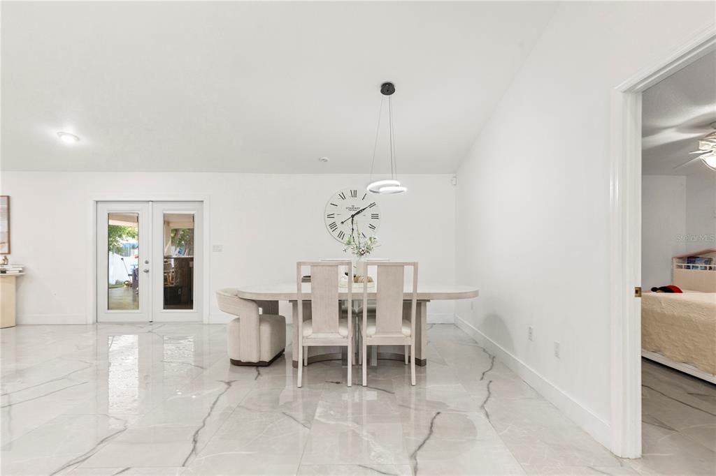 For Sale: $795,000 (5 beds, 3 baths, 3104 Square Feet)