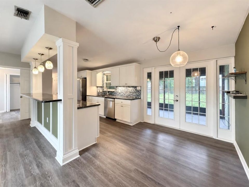 For Sale: $279,900 (3 beds, 1 baths, 1043 Square Feet)