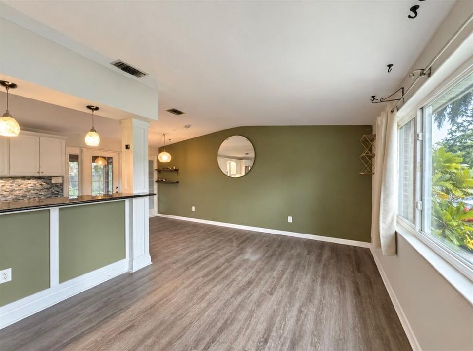 For Sale: $279,900 (3 beds, 1 baths, 1043 Square Feet)