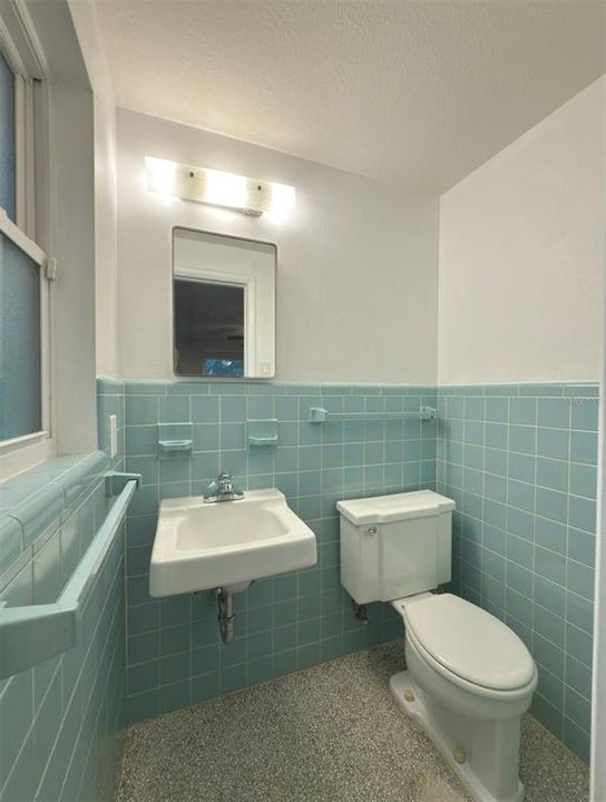 For Sale: $279,900 (3 beds, 1 baths, 1043 Square Feet)