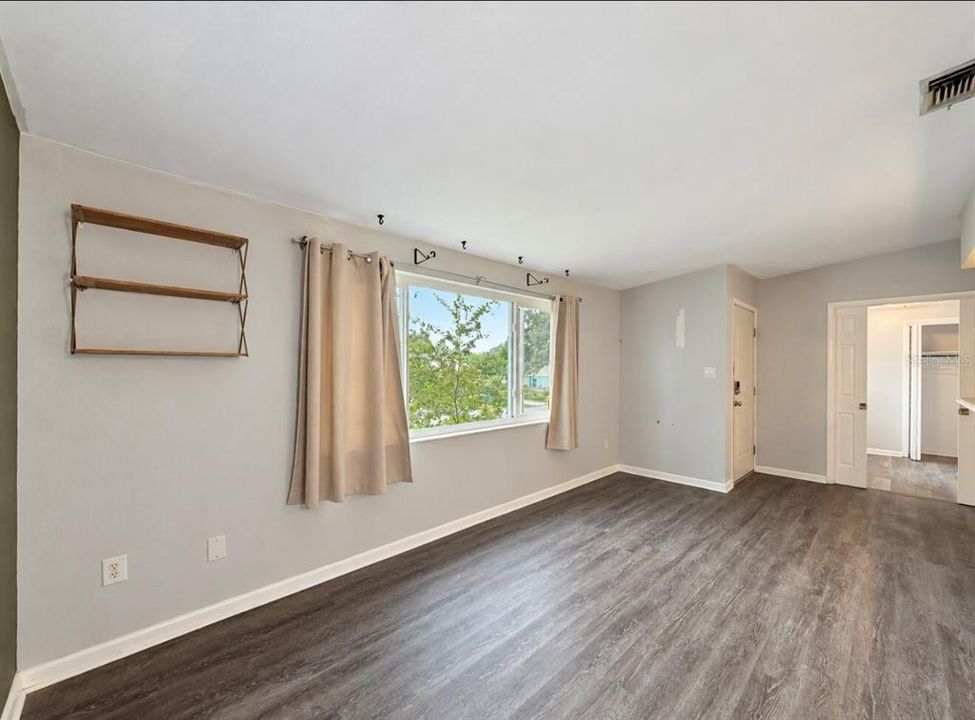 For Sale: $279,900 (3 beds, 1 baths, 1043 Square Feet)