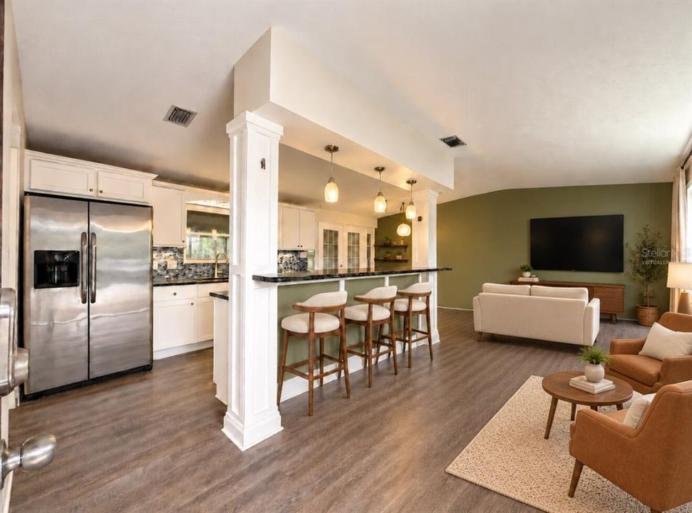 For Sale: $279,900 (3 beds, 1 baths, 1043 Square Feet)