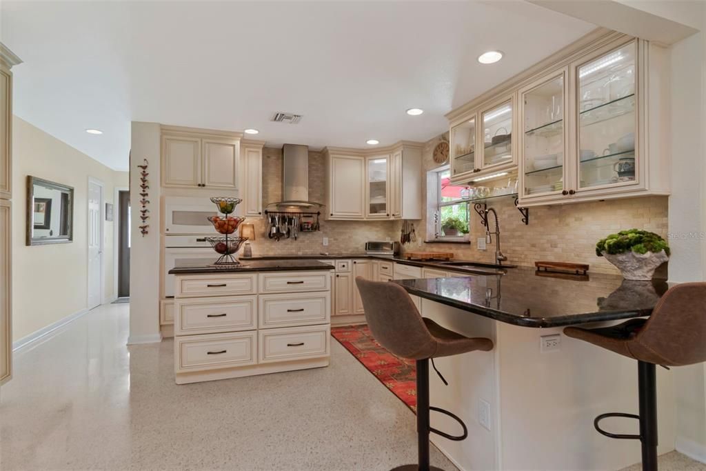For Sale: $485,000 (2 beds, 2 baths, 1462 Square Feet)