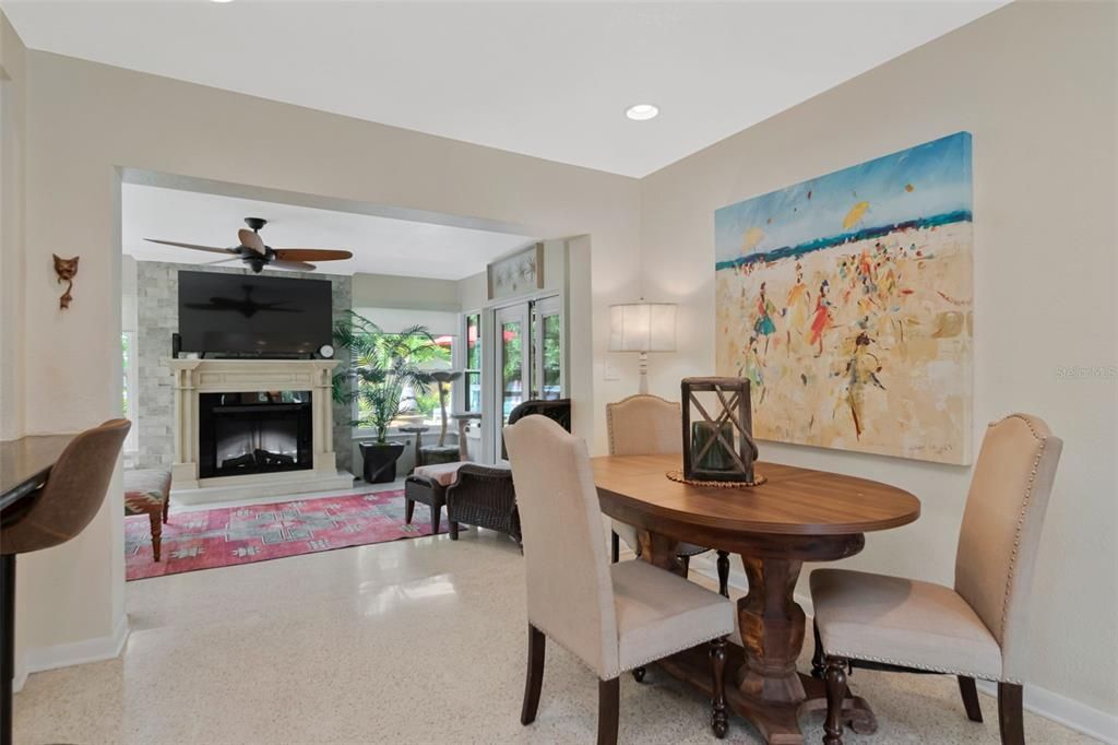 For Sale: $485,000 (2 beds, 2 baths, 1462 Square Feet)