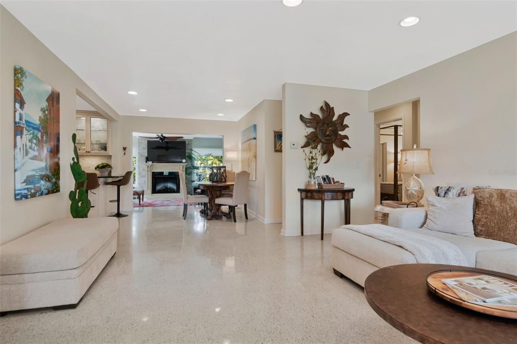 For Sale: $485,000 (2 beds, 2 baths, 1462 Square Feet)