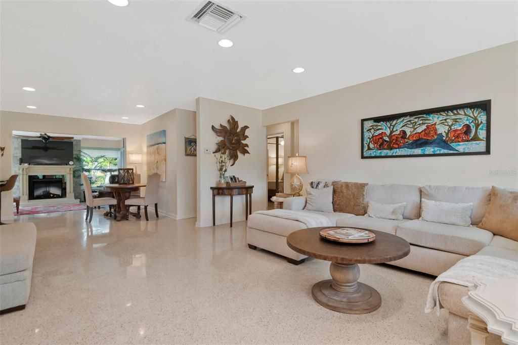 For Sale: $485,000 (2 beds, 2 baths, 1462 Square Feet)