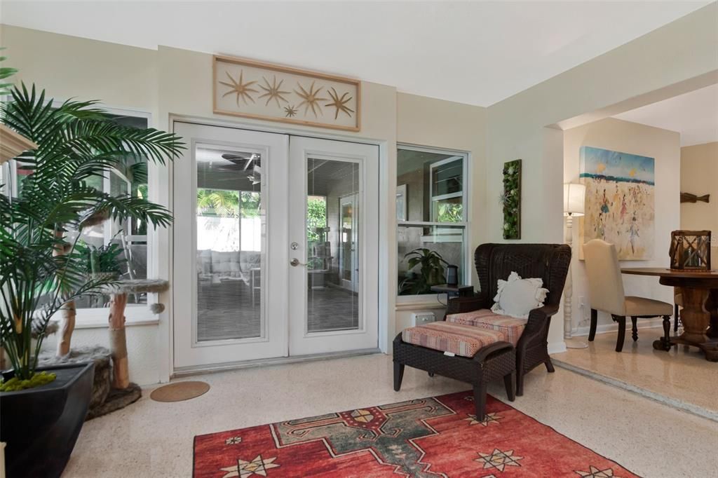 For Sale: $485,000 (2 beds, 2 baths, 1462 Square Feet)