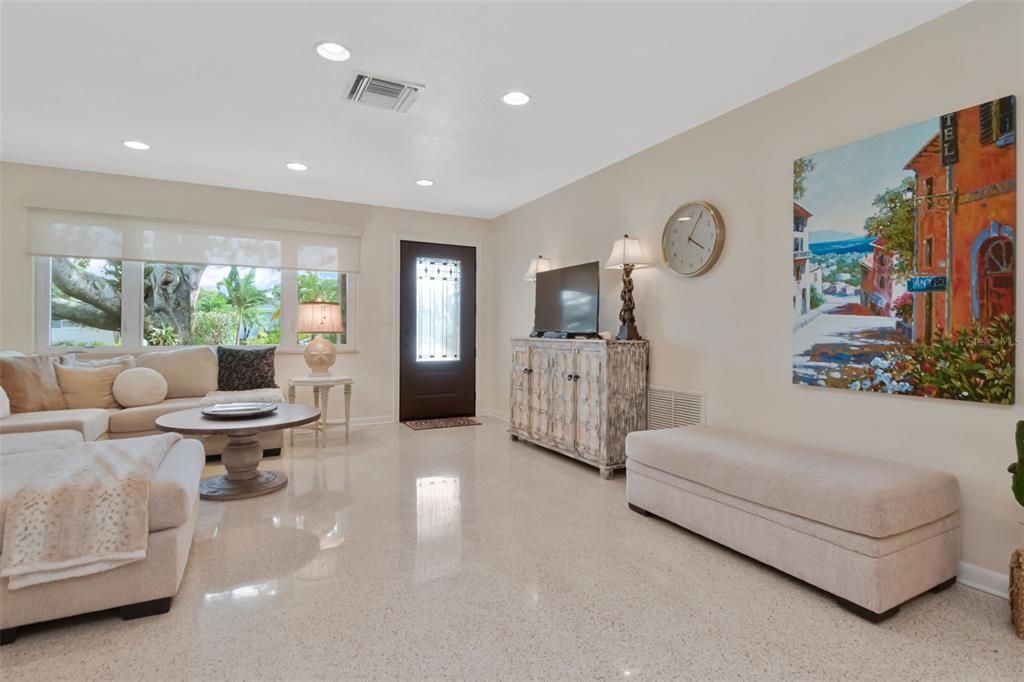 For Sale: $485,000 (2 beds, 2 baths, 1462 Square Feet)
