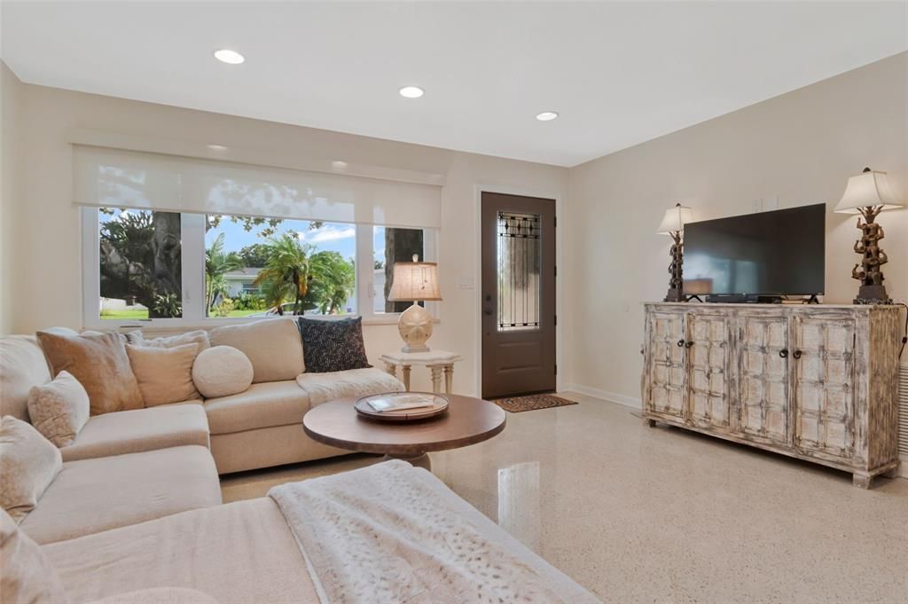 For Sale: $485,000 (2 beds, 2 baths, 1462 Square Feet)