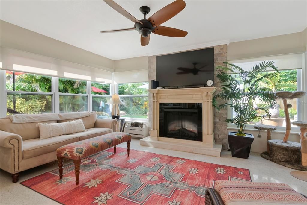 For Sale: $485,000 (2 beds, 2 baths, 1462 Square Feet)