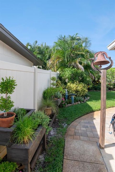 For Sale: $485,000 (2 beds, 2 baths, 1462 Square Feet)