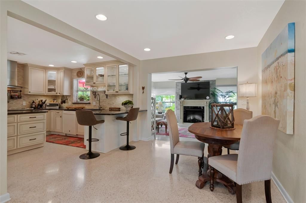 For Sale: $485,000 (2 beds, 2 baths, 1462 Square Feet)