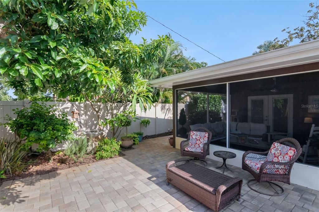 For Sale: $485,000 (2 beds, 2 baths, 1462 Square Feet)