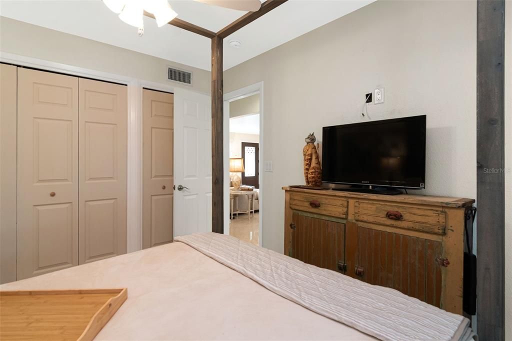 For Sale: $485,000 (2 beds, 2 baths, 1462 Square Feet)