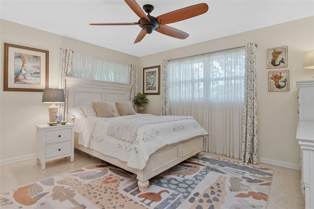 For Sale: $485,000 (2 beds, 2 baths, 1462 Square Feet)