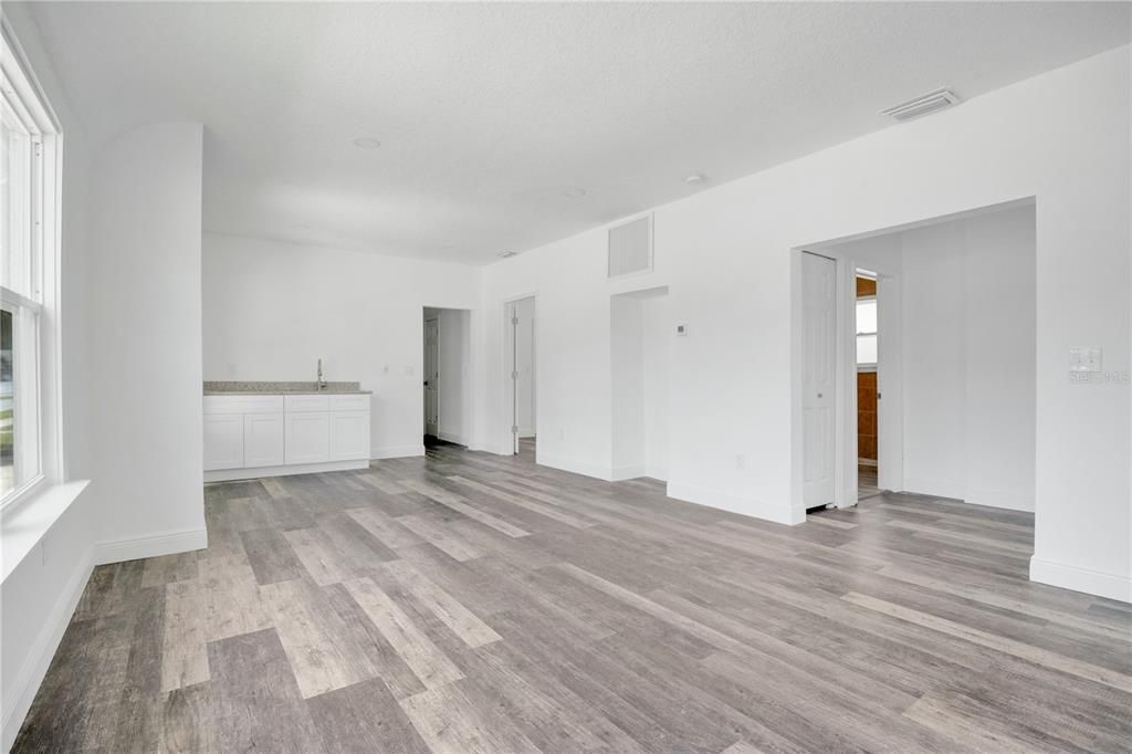 For Sale: $415,000 (0 beds, 0 baths, 1949 Square Feet)