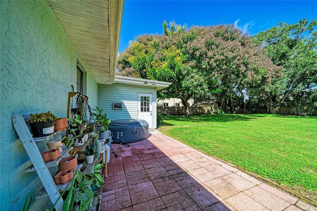 For Sale: $379,000 (3 beds, 2 baths, 1324 Square Feet)