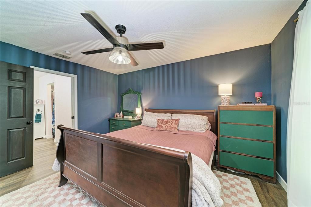 For Sale: $379,000 (3 beds, 2 baths, 1324 Square Feet)
