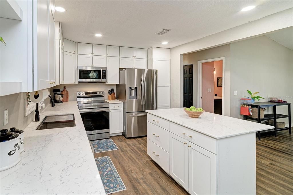 For Sale: $379,000 (3 beds, 2 baths, 1324 Square Feet)
