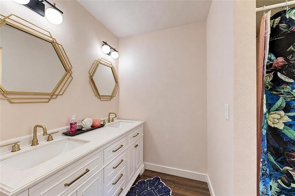 For Sale: $379,000 (3 beds, 2 baths, 1324 Square Feet)
